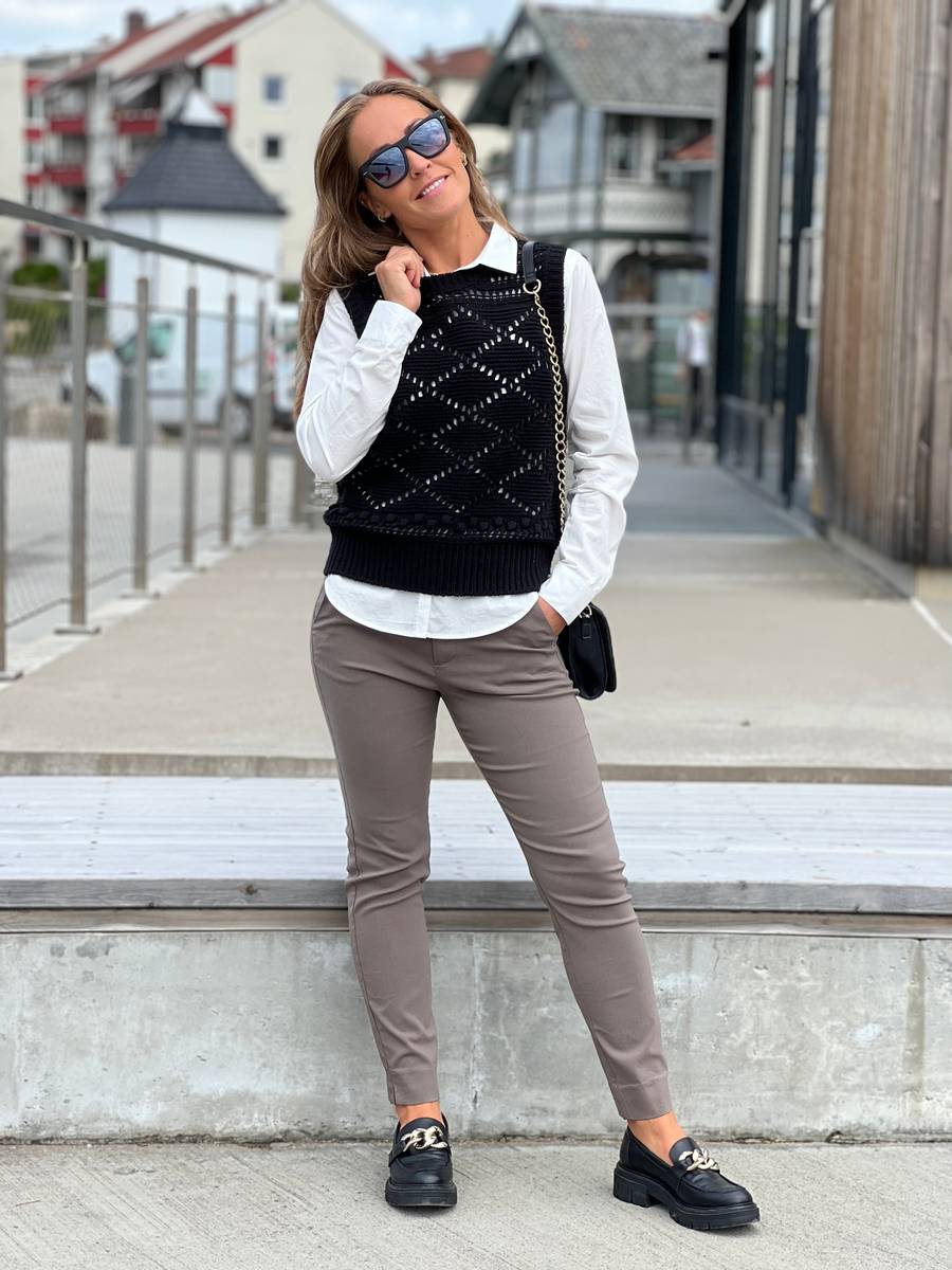 LIBBI VEST - SORT